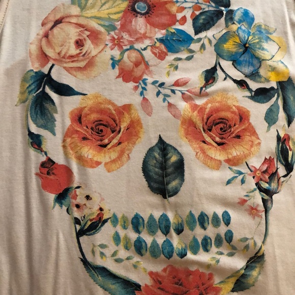 ☠️🌺Floral skull tank - Picture 2 of 3